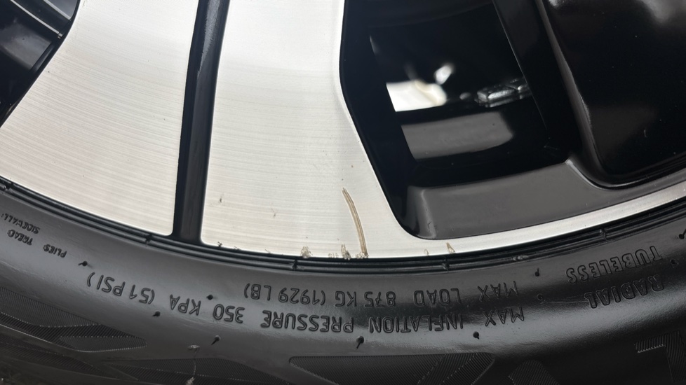 VOLVO XC40 Scuff