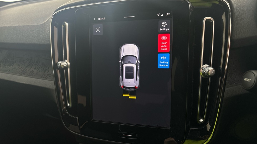VOLVO XC40 parking sensors