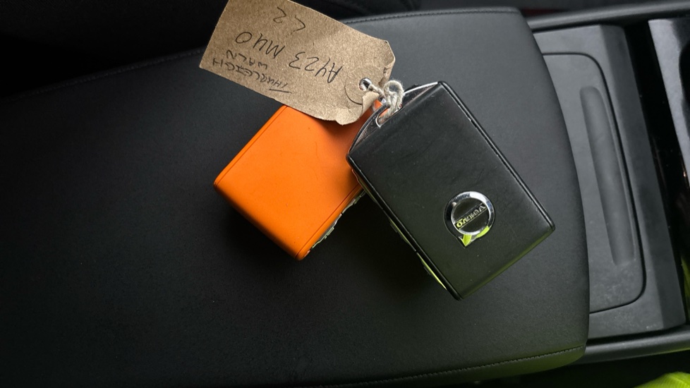 VOLVO XC40 two keys