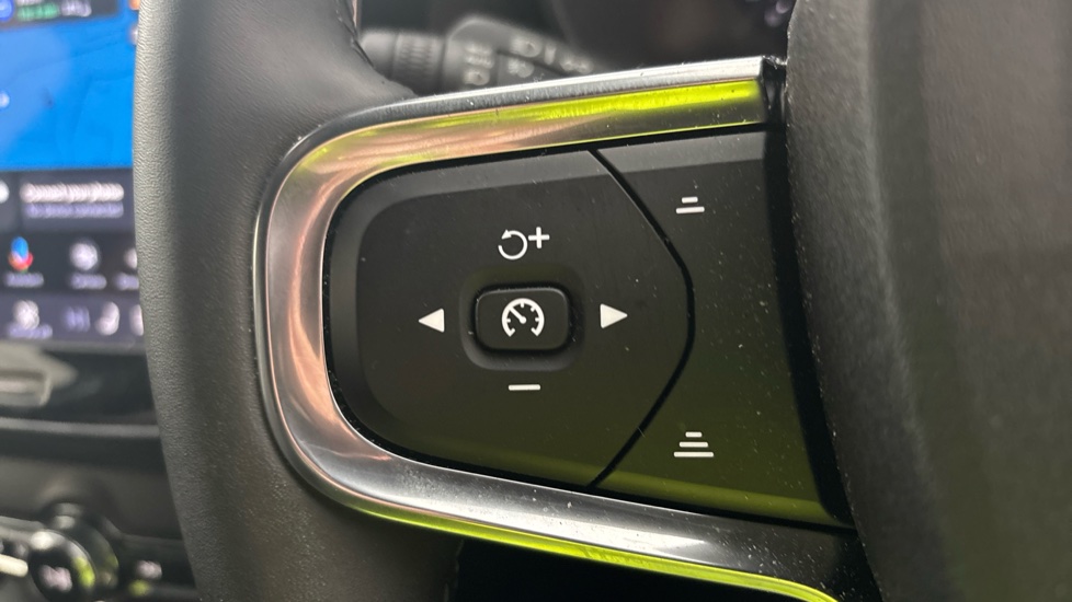 VOLVO XC40 cruise control