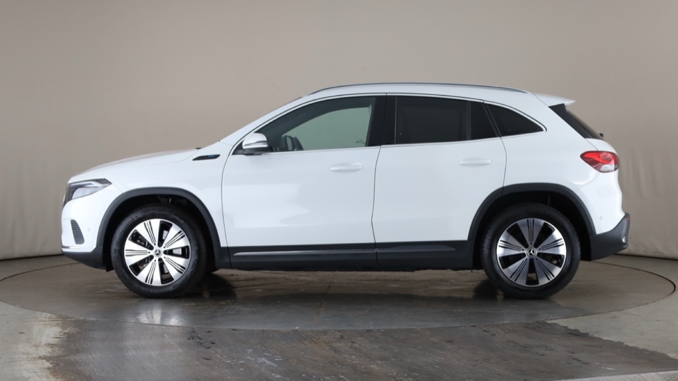 MERCEDES EQA Image 2