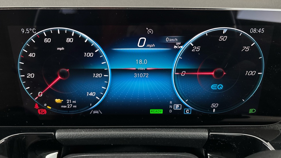 MERCEDES EQA Image 13