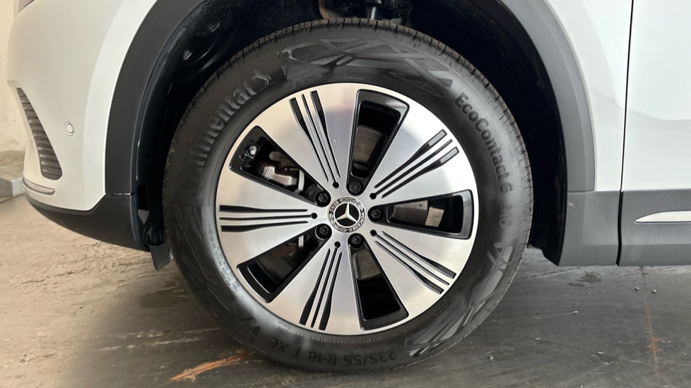 MERCEDES EQA Image 17