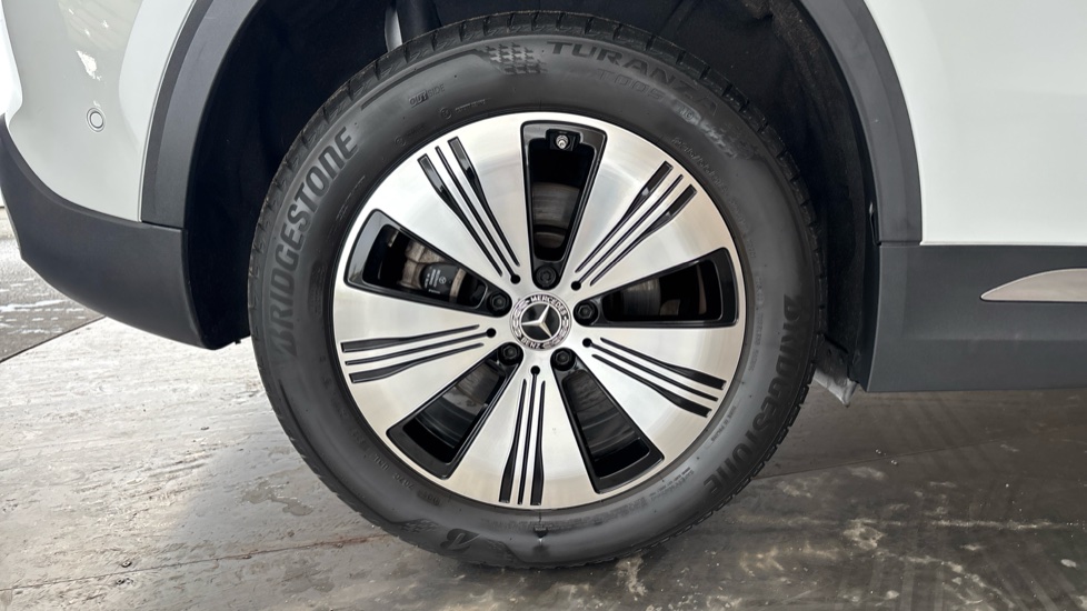 MERCEDES EQA Image 19