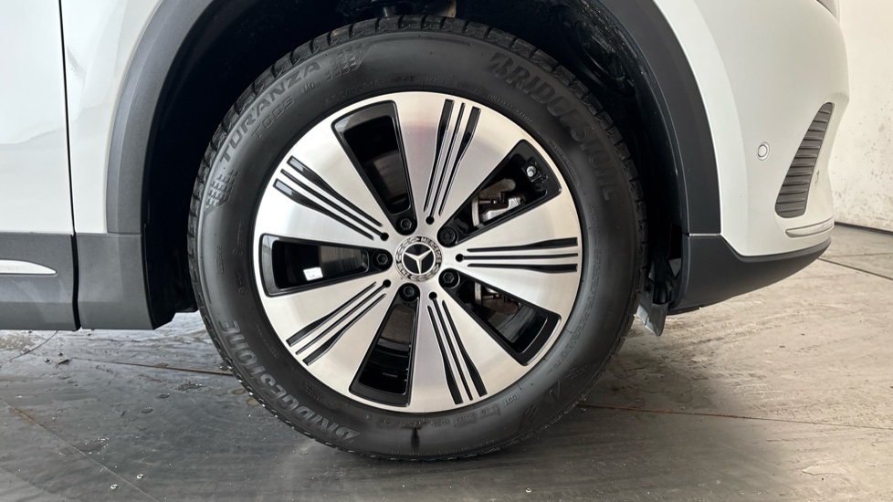 MERCEDES EQA Image 20