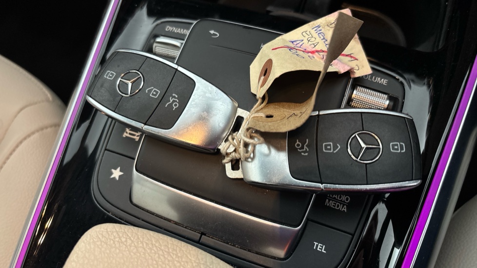 MERCEDES EQA 2 keys