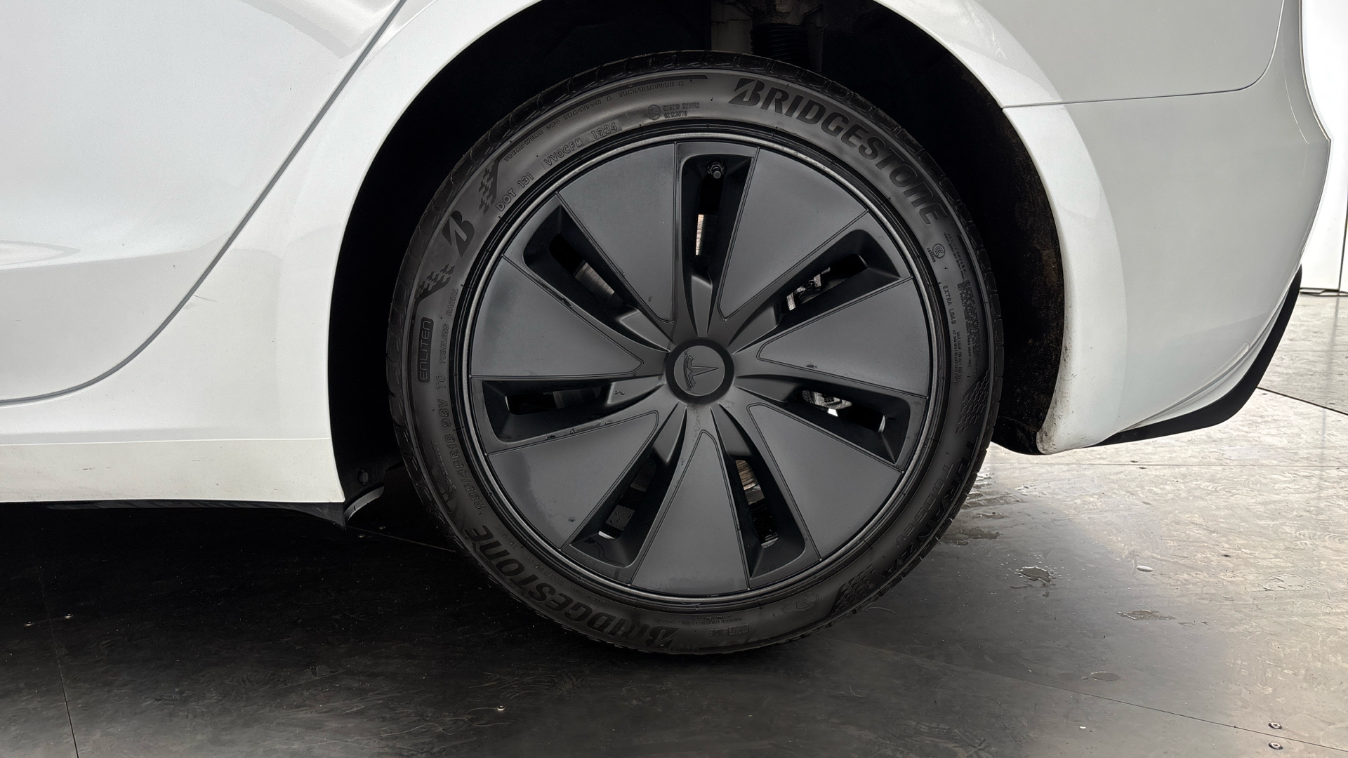Tesla Model 3 RWD 4dr Auto