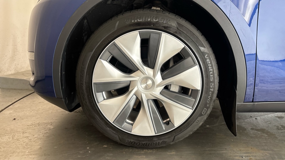 Tesla Model Y Image 17