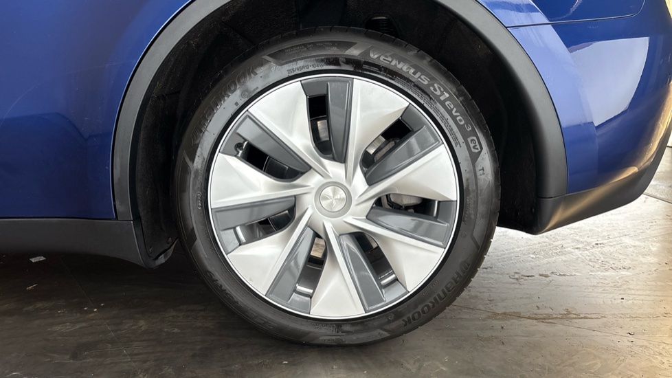 Tesla Model Y Image 18