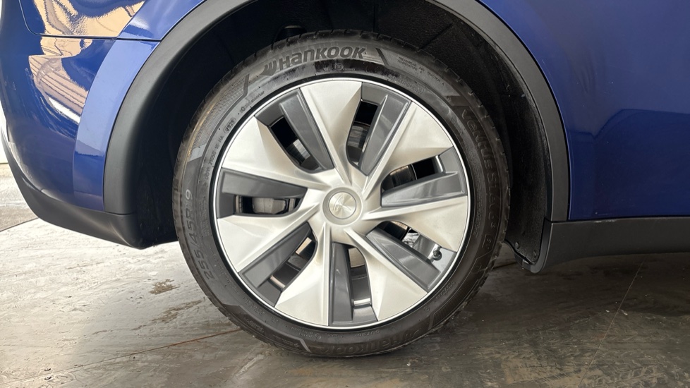 Tesla Model Y Image 19