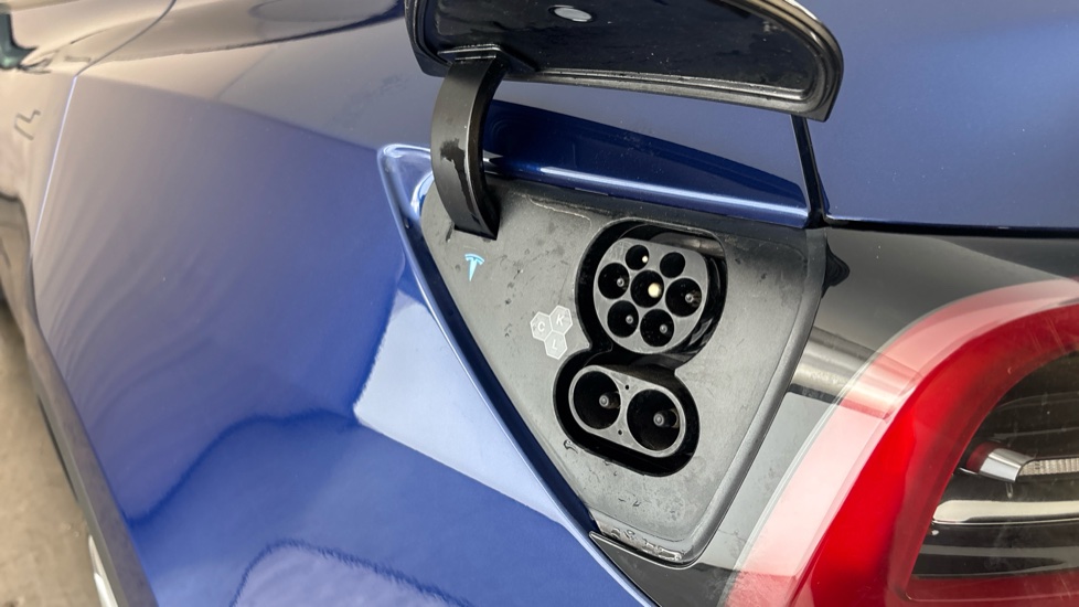 Tesla Model Y Image 21