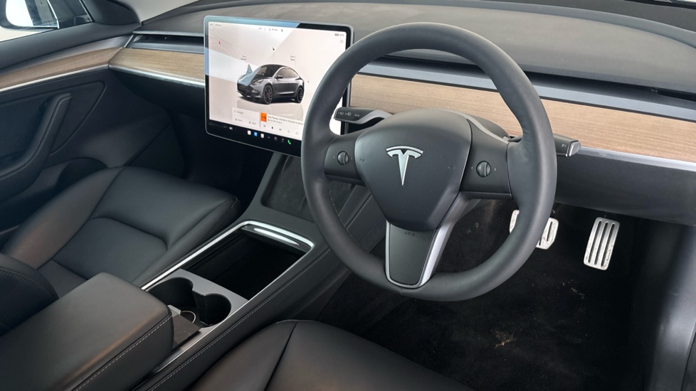 TESLA MODEL 3 Image 9