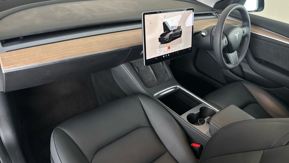 TESLA MODEL 3 Image 10