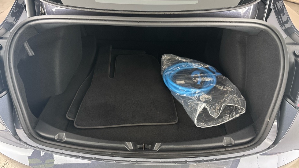 TESLA MODEL 3 Image 15