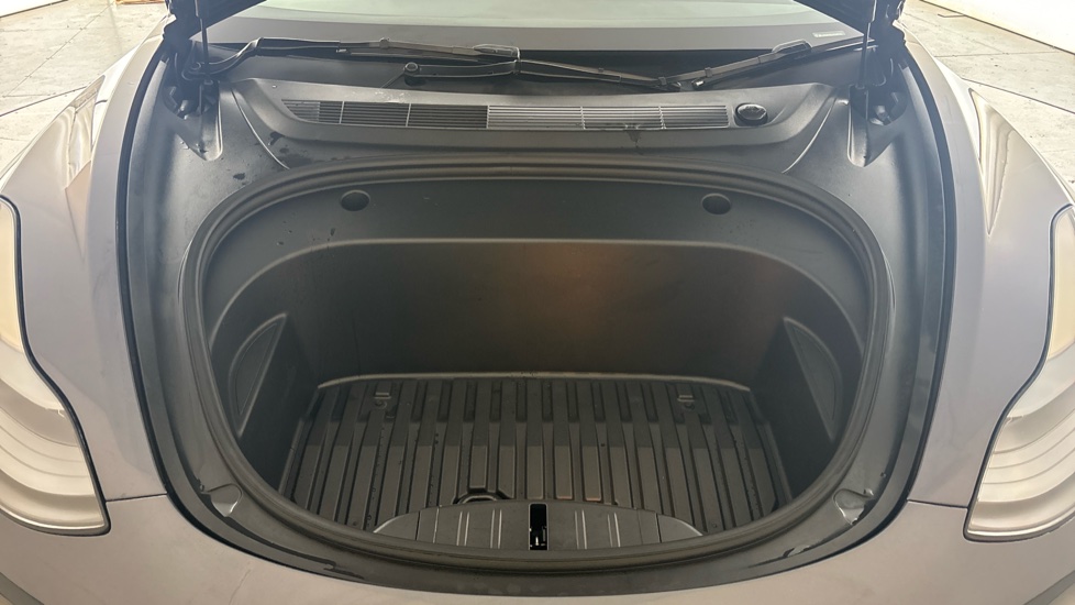 TESLA MODEL 3 Image 16