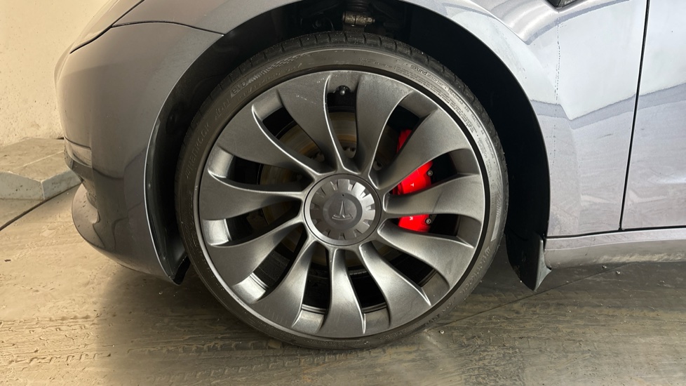 TESLA MODEL 3 Image 17