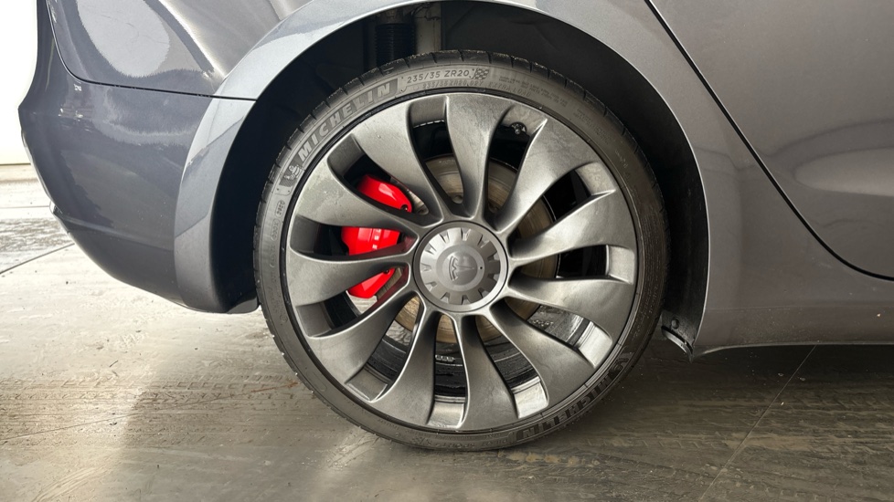 TESLA MODEL 3 Image 19
