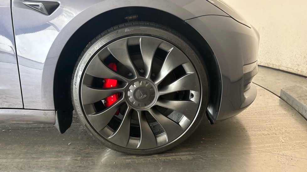 TESLA MODEL 3 Image 20