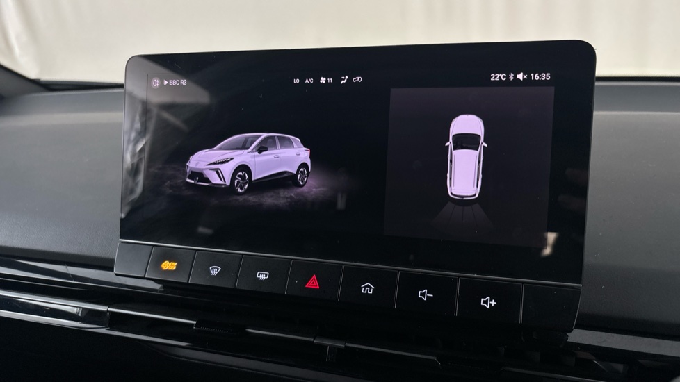 MG MG4 Parking sensors