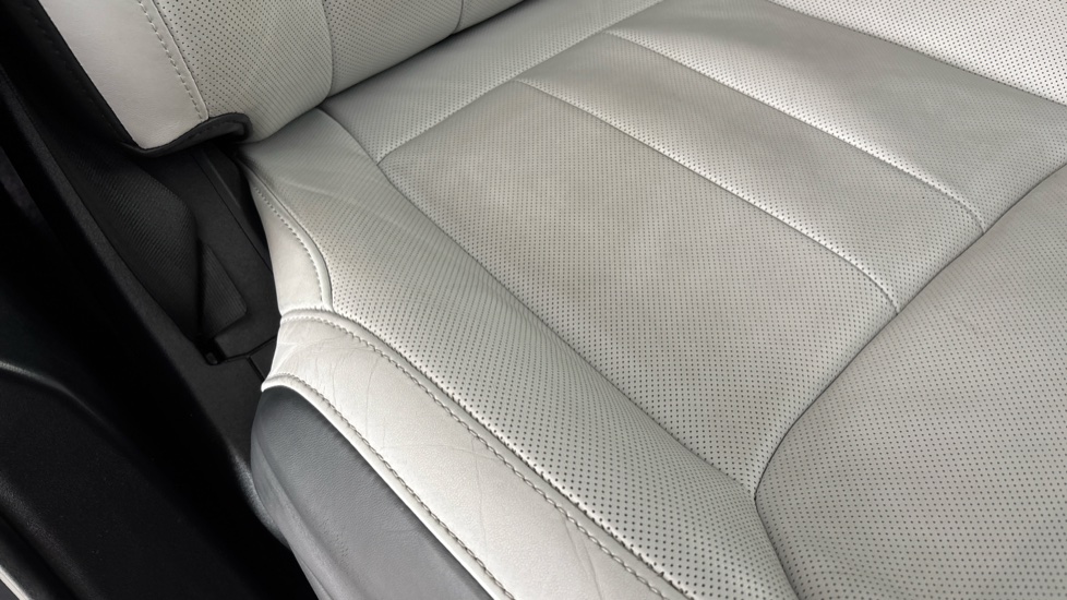 LAND ROVER RANGE ROVER SPORT Worn and stained
