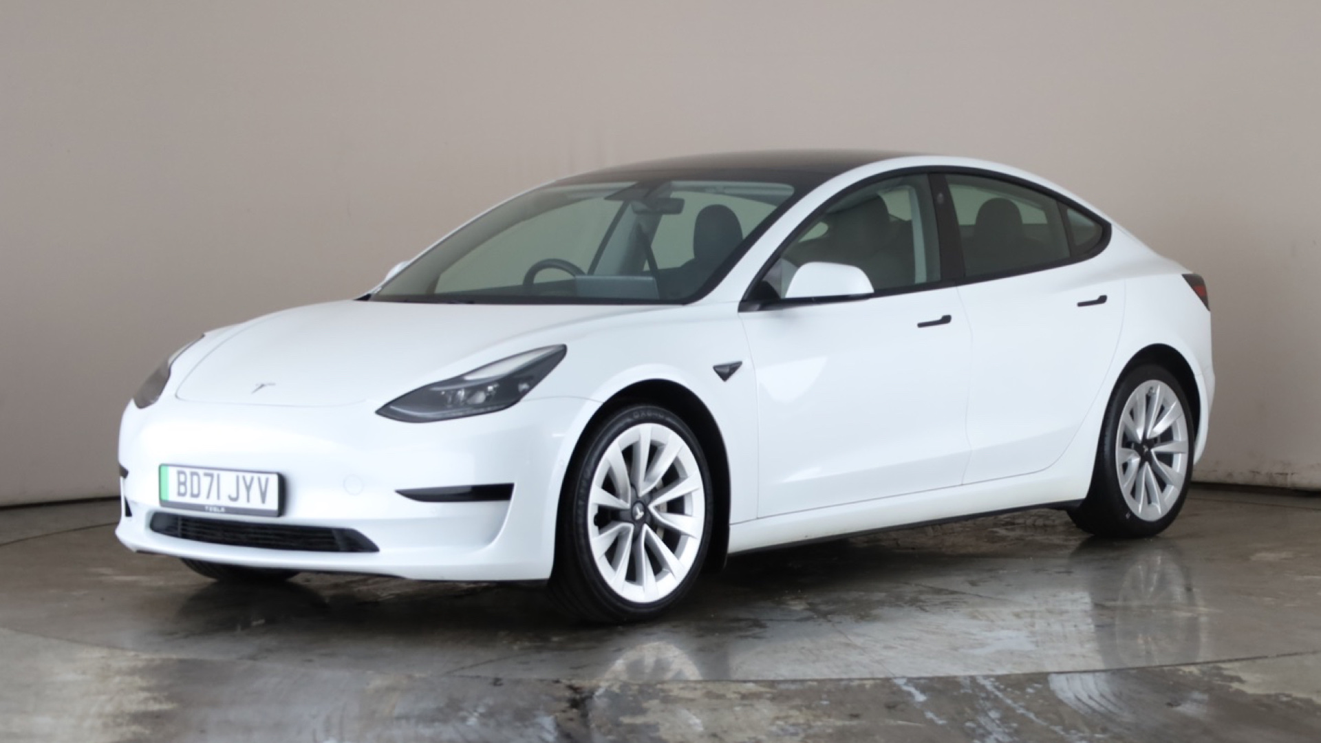 Standard Plus 4dr Auto [2021]