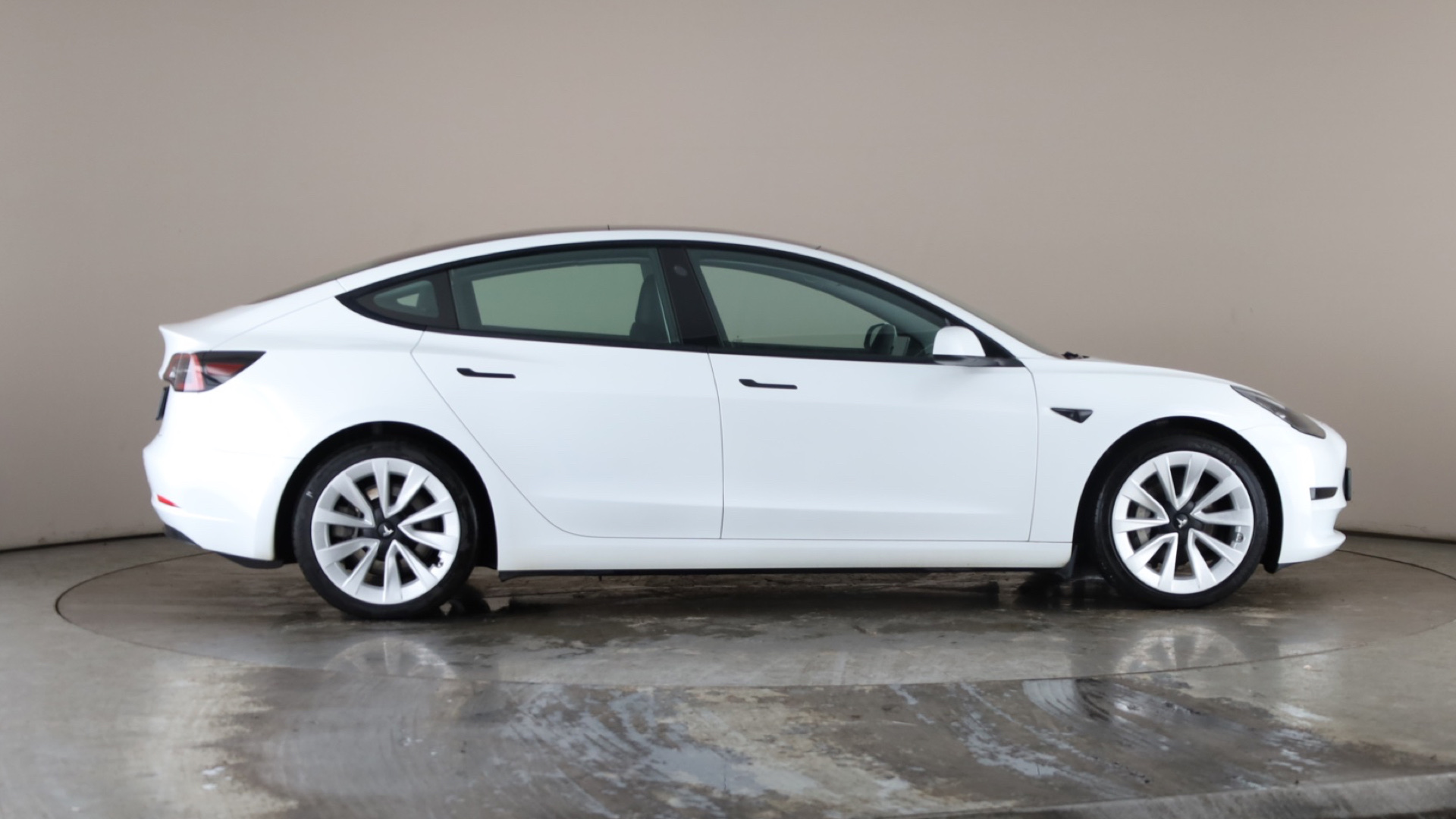 4020992 Standard Plus 4dr Auto