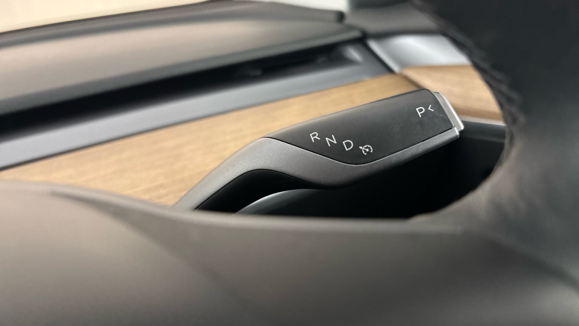 4020992 Standard Plus 4dr Auto