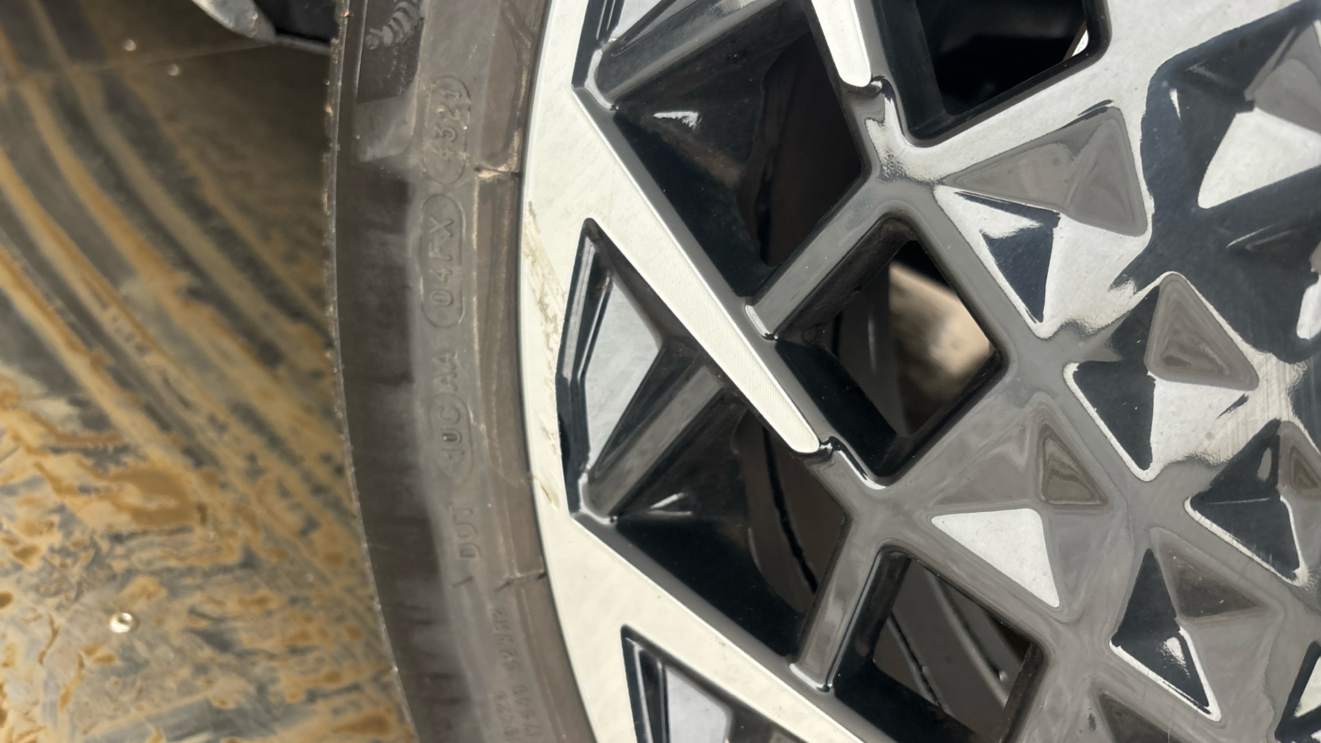 4020819 160kW Ultimate 73 kWh 5dr Auto