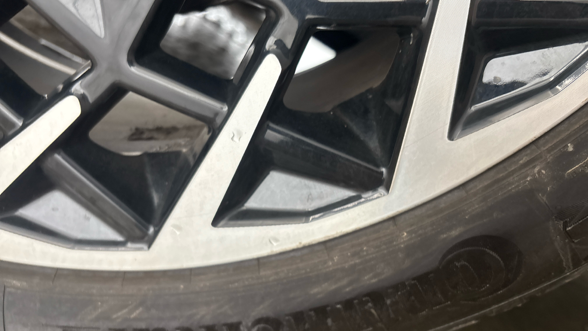 4020819 160kW Ultimate 73 kWh 5dr Auto