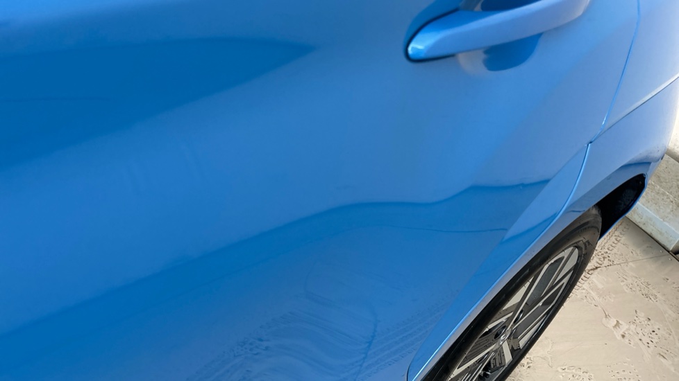 HYUNDAI KONA dent