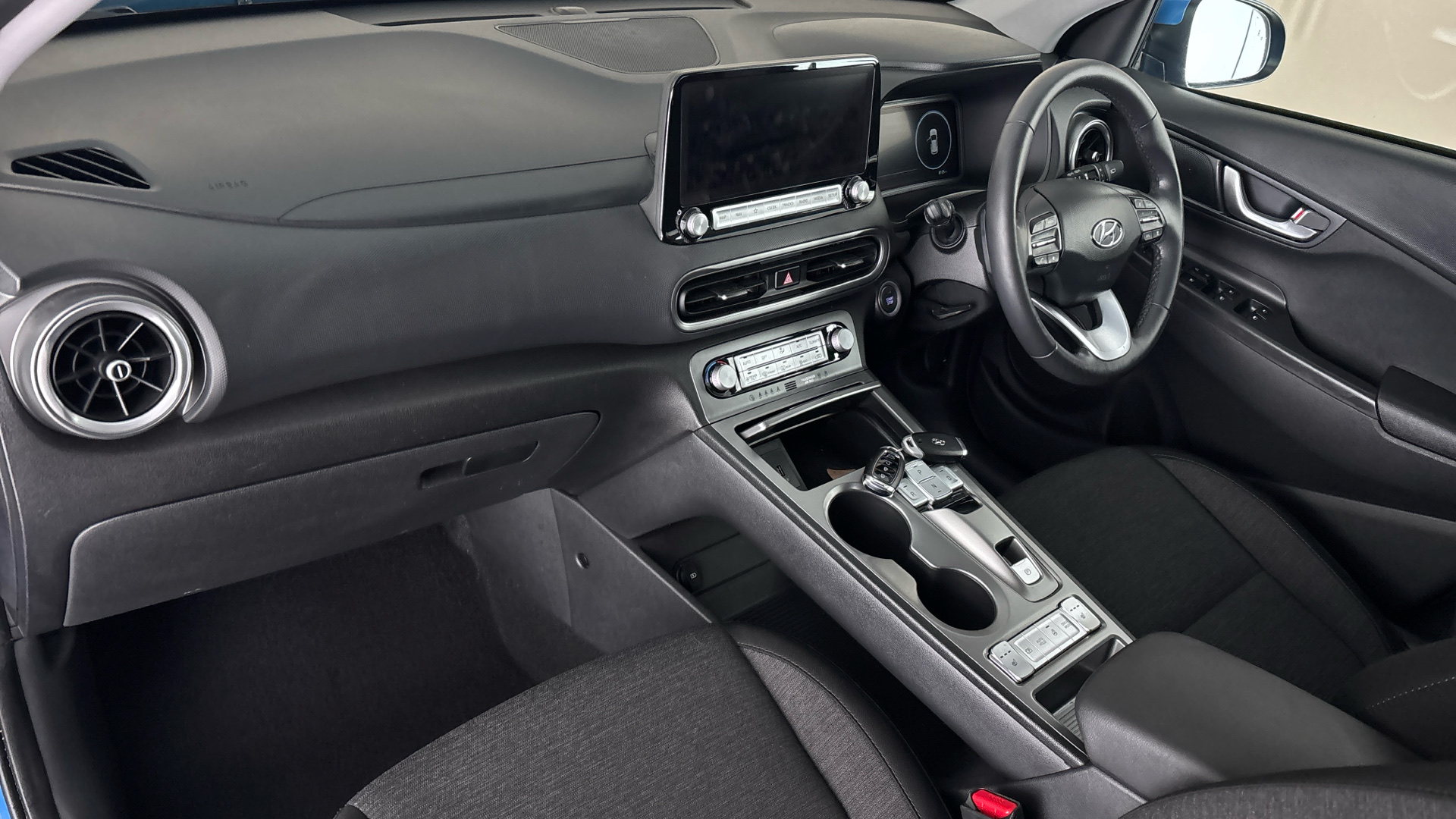 4060412 150kW Premium 64kWh 5dr Auto