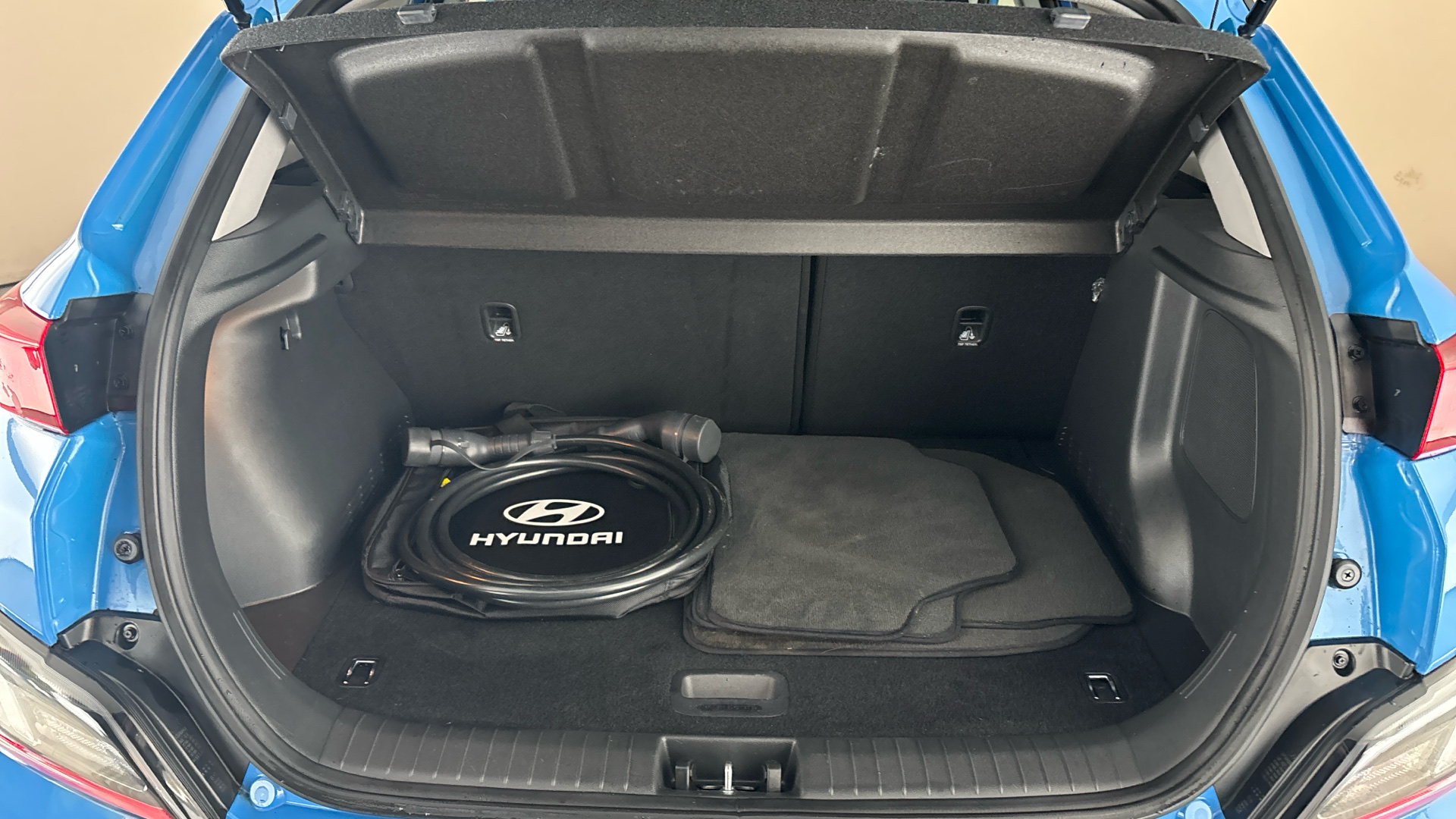 4060412 150kW Premium 64kWh 5dr Auto