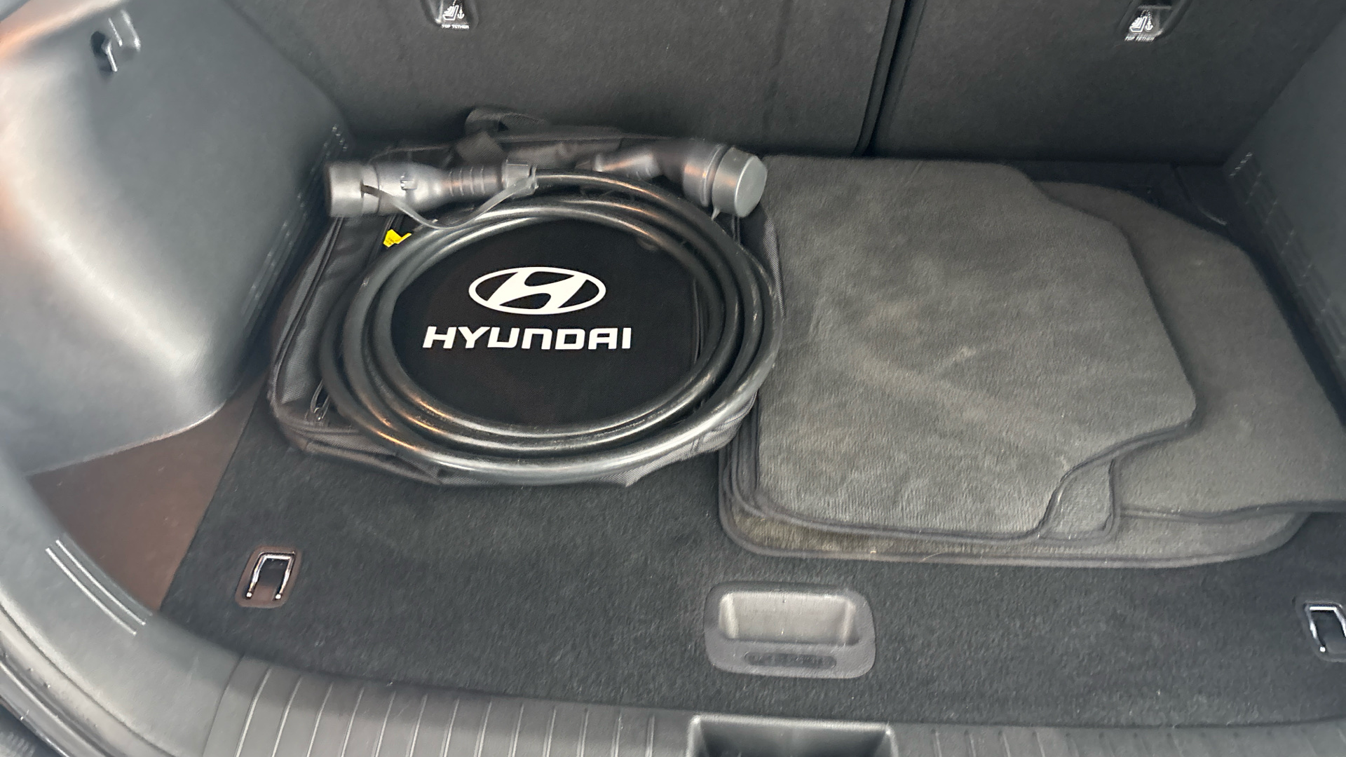 4060412 150kW Premium 64kWh 5dr Auto