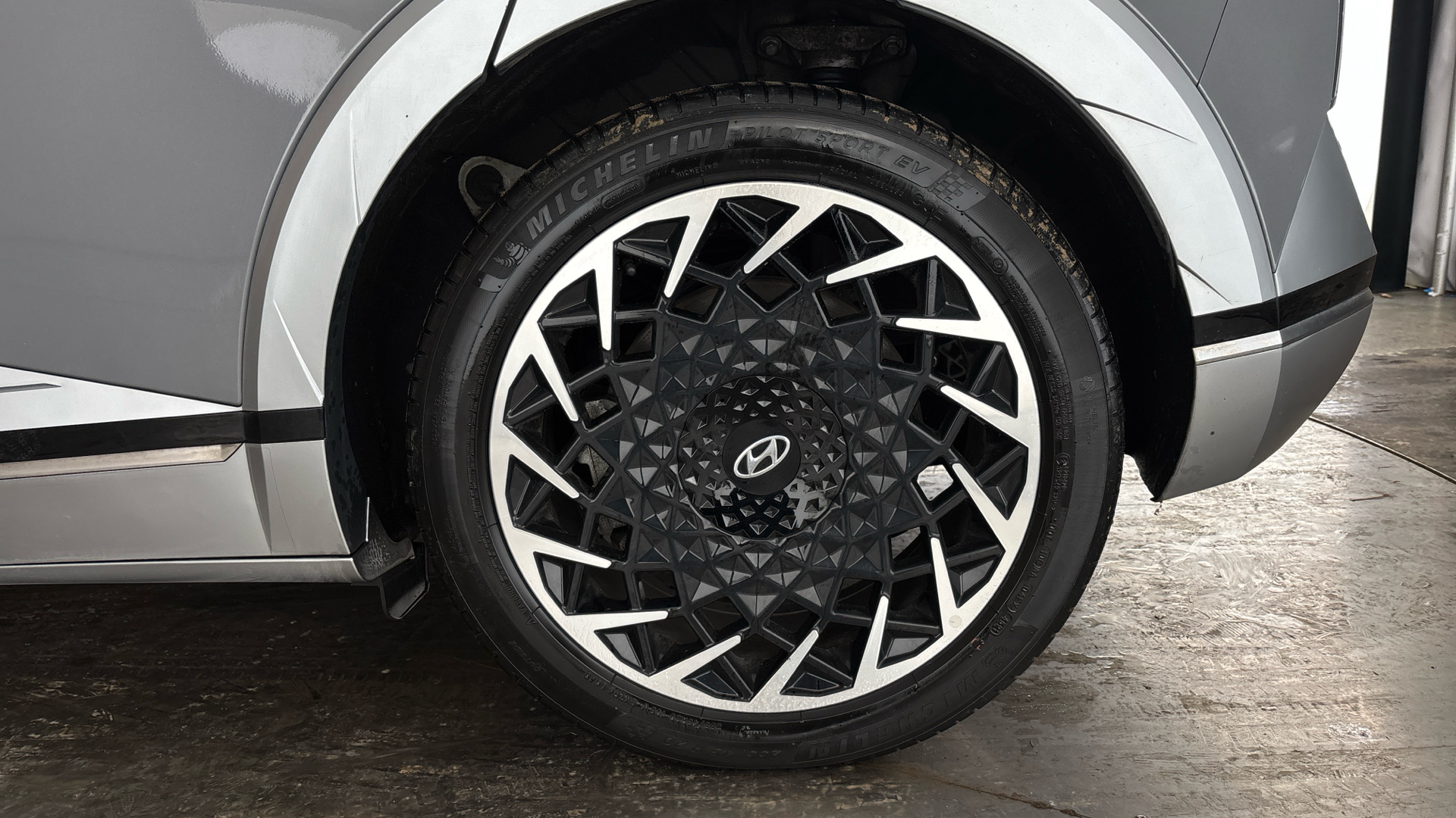 4020865 160kW Ultimate 73 kWh 5dr Auto