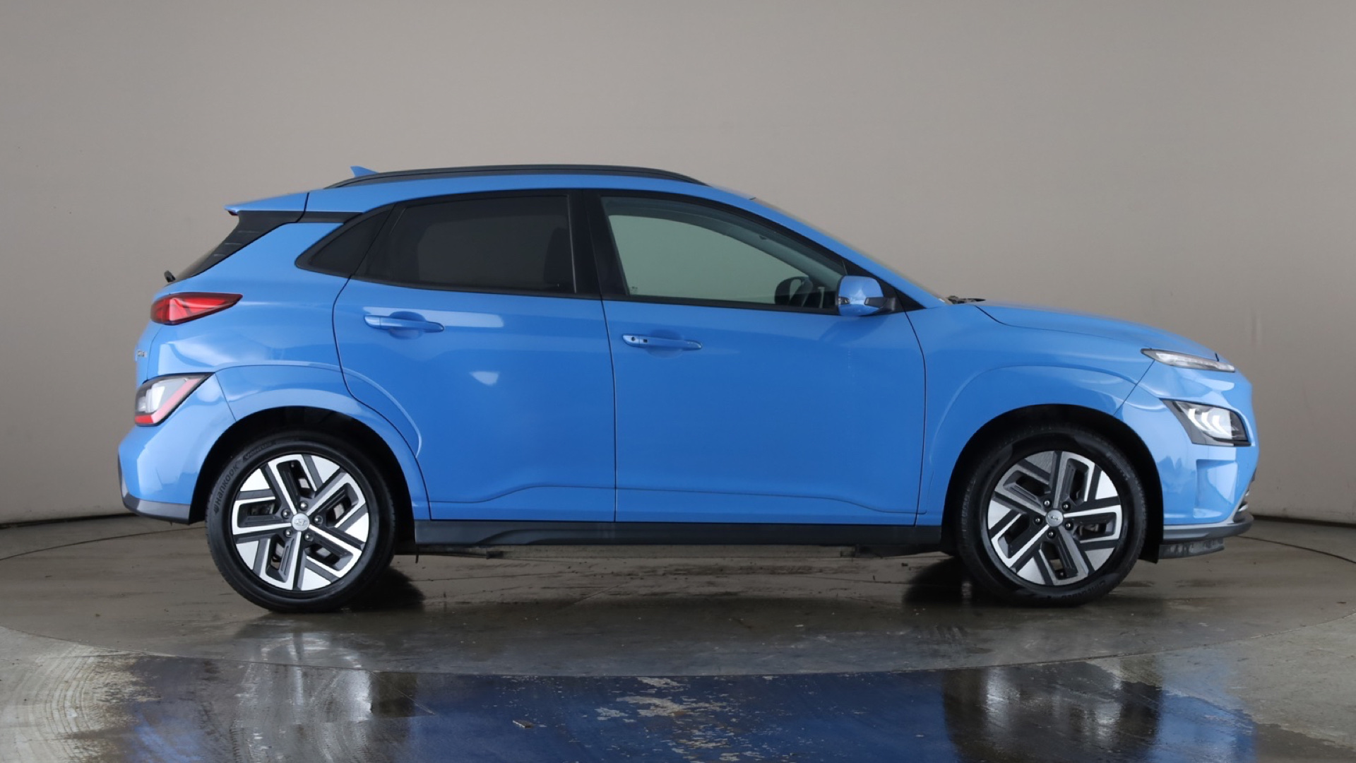 4020807 150kW Premium 64kWh 5dr Auto