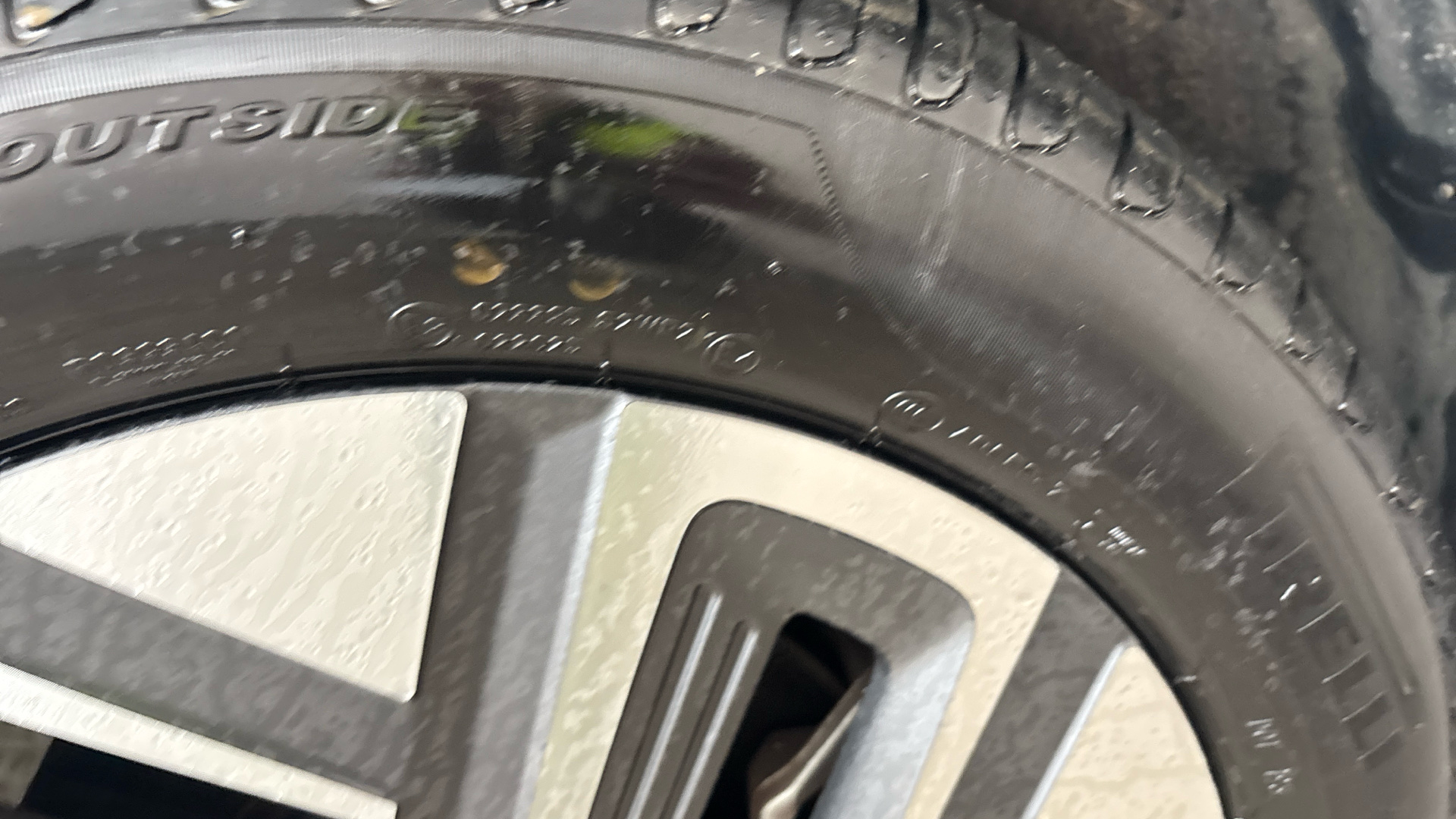 4020807 150kW Premium 64kWh 5dr Auto