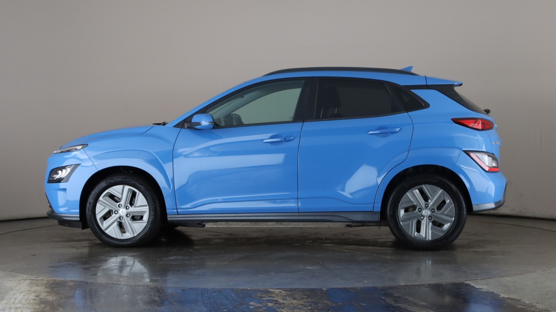 4027721 150kW Premium 64kWh 5dr Auto