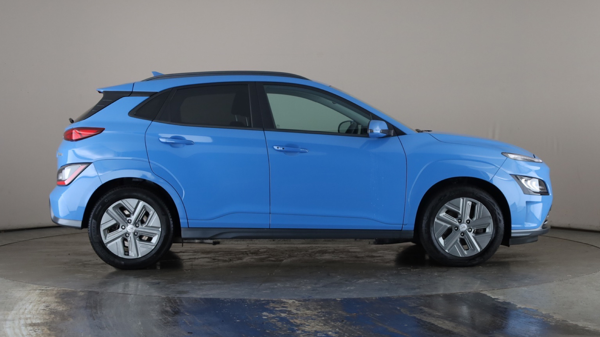 4027721 150kW Premium 64kWh 5dr Auto