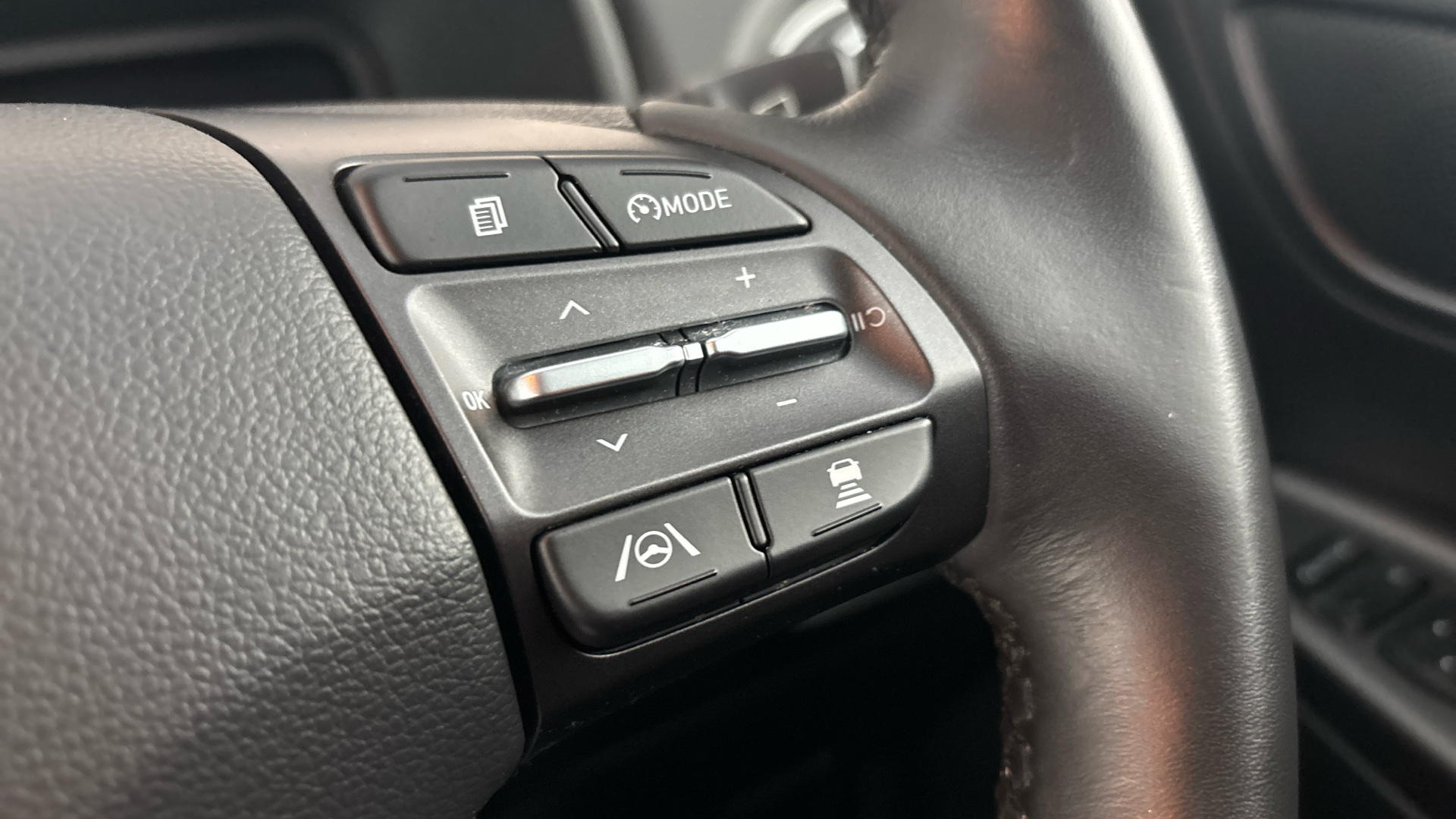 4027721 150kW Premium 64kWh 5dr Auto