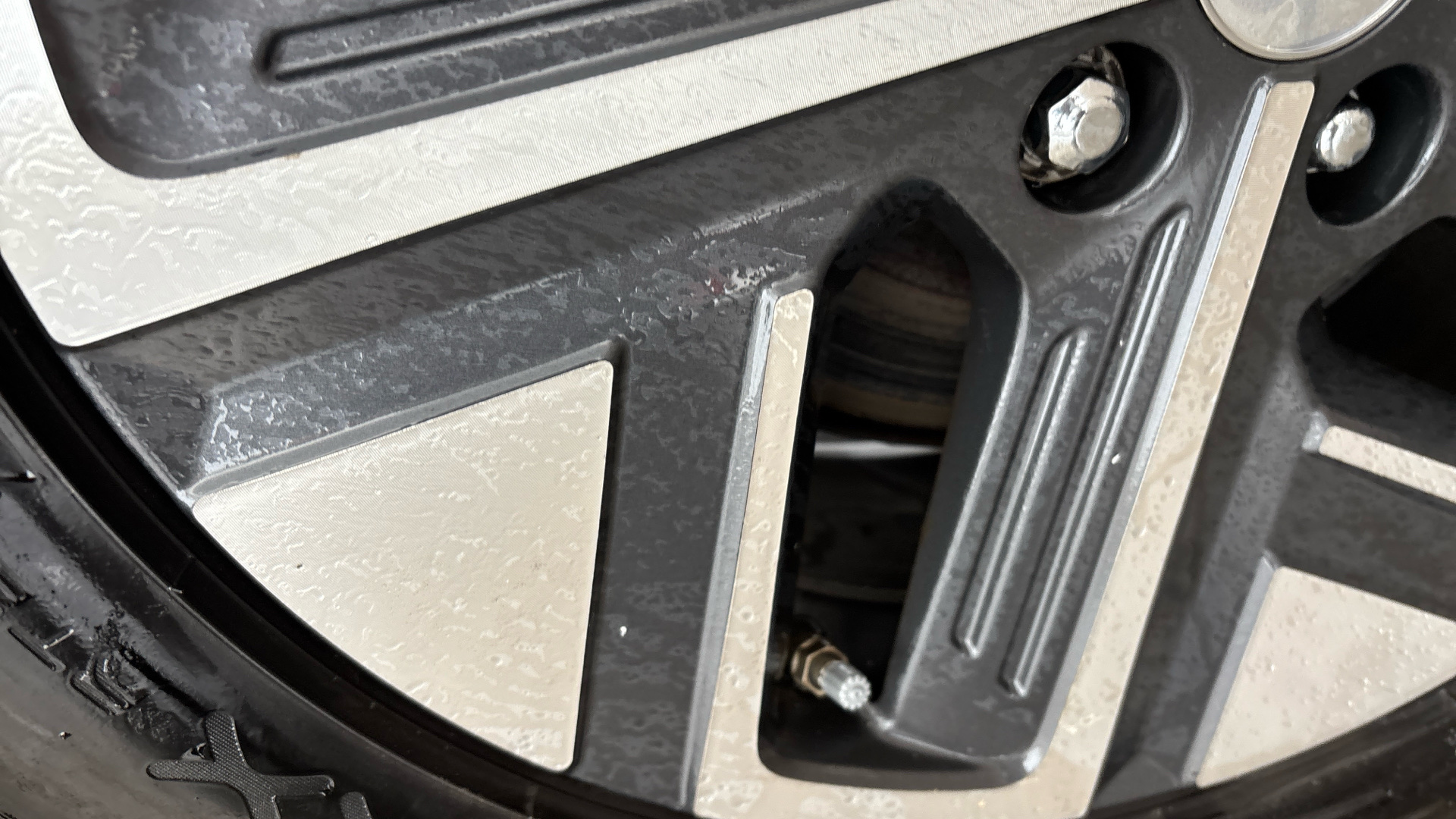 4049071 150kW Premium 64kWh 5dr Auto