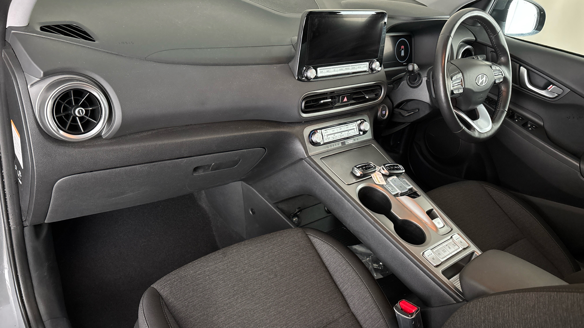 4049071 150kW Premium 64kWh 5dr Auto