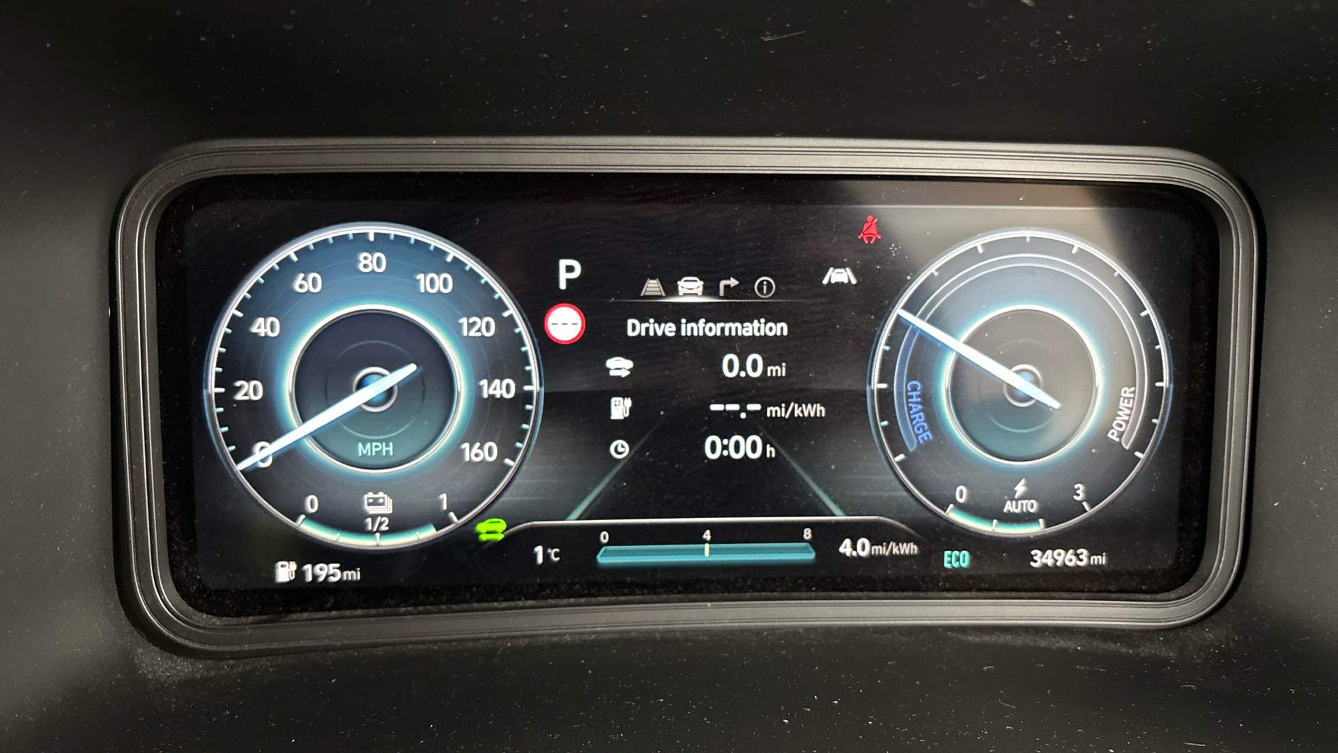 4049071 150kW Premium 64kWh 5dr Auto