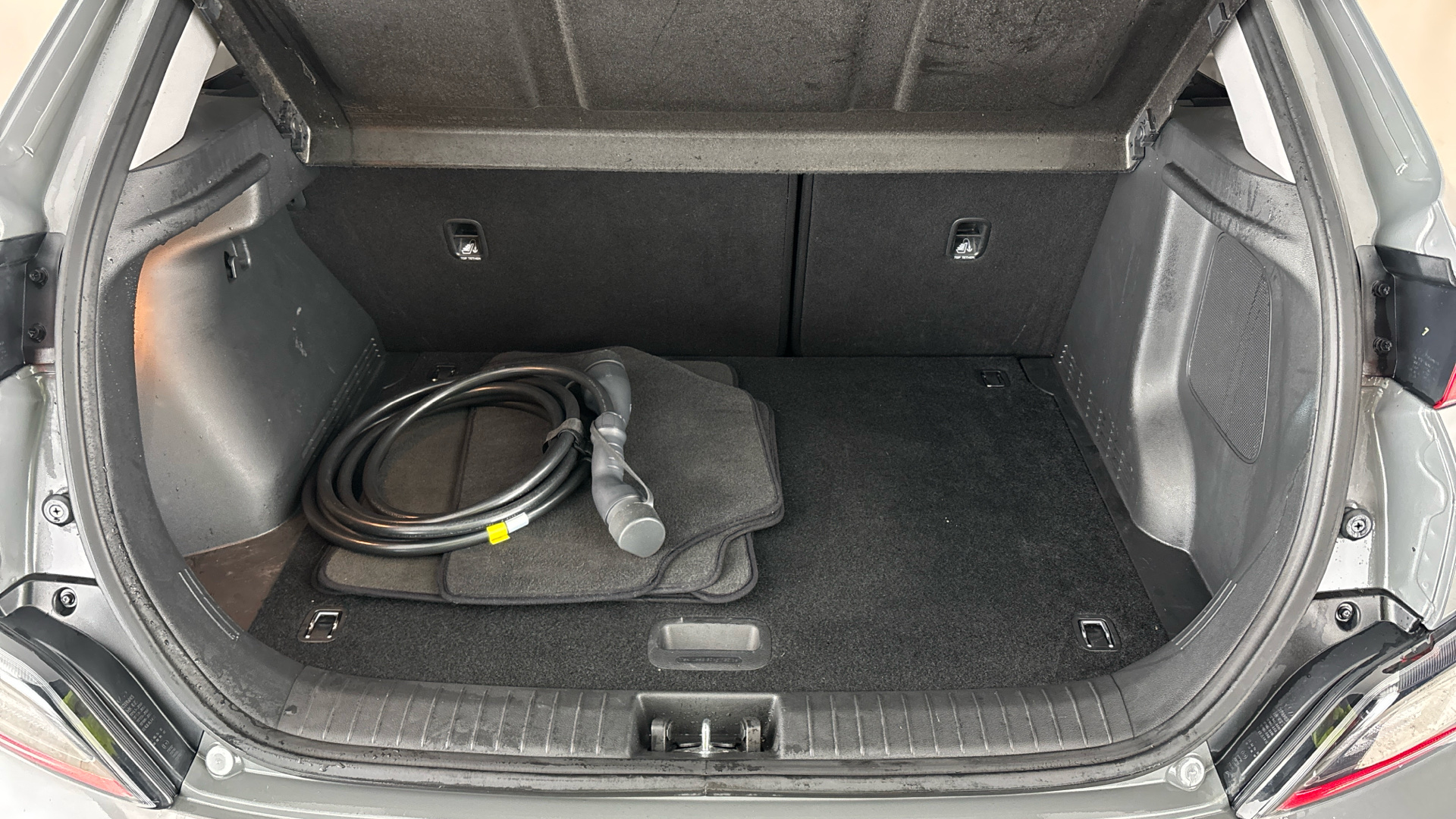 4049071 150kW Premium 64kWh 5dr Auto