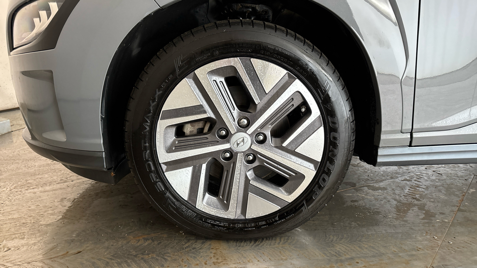 4049071 150kW Premium 64kWh 5dr Auto