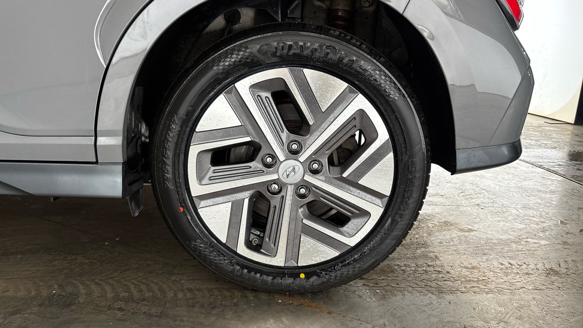 4049071 150kW Premium 64kWh 5dr Auto