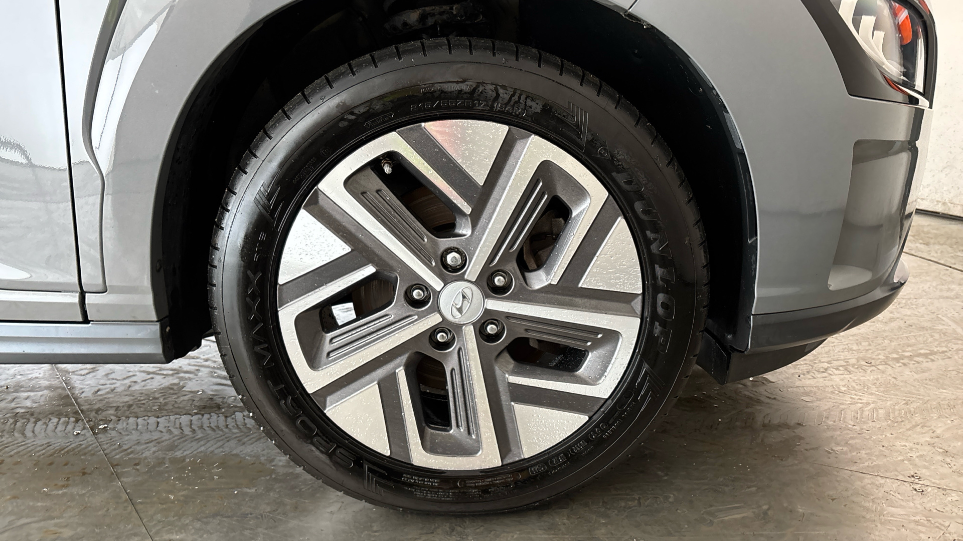 4049071 150kW Premium 64kWh 5dr Auto