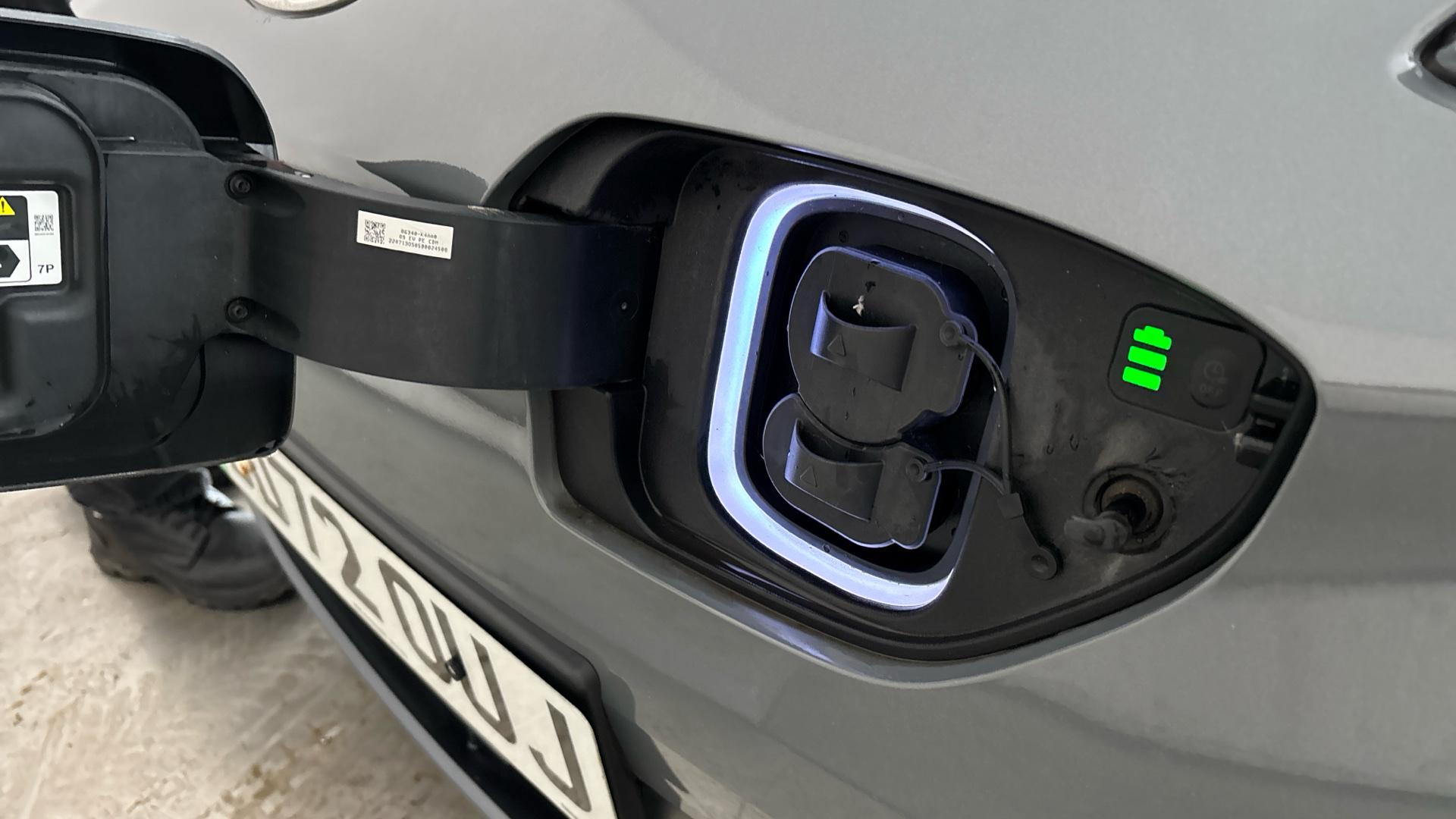 4049071 150kW Premium 64kWh 5dr Auto