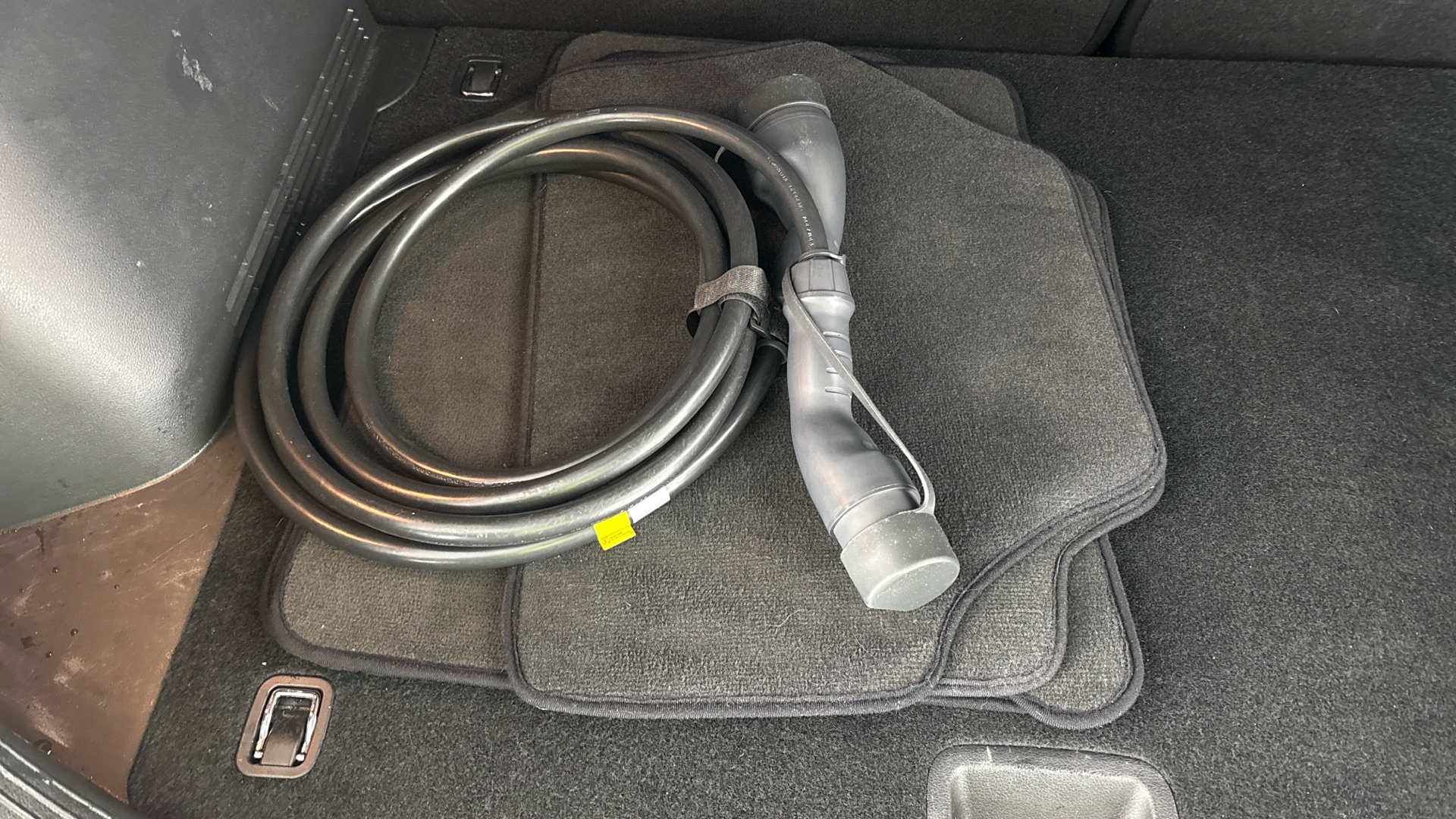 4049071 150kW Premium 64kWh 5dr Auto