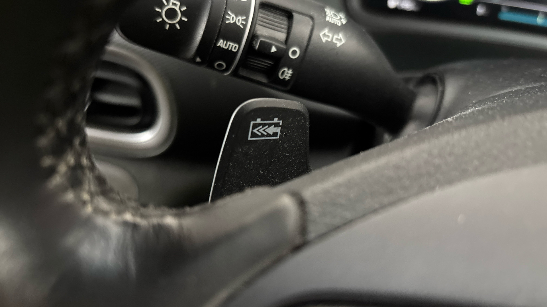 4049071 150kW Premium 64kWh 5dr Auto