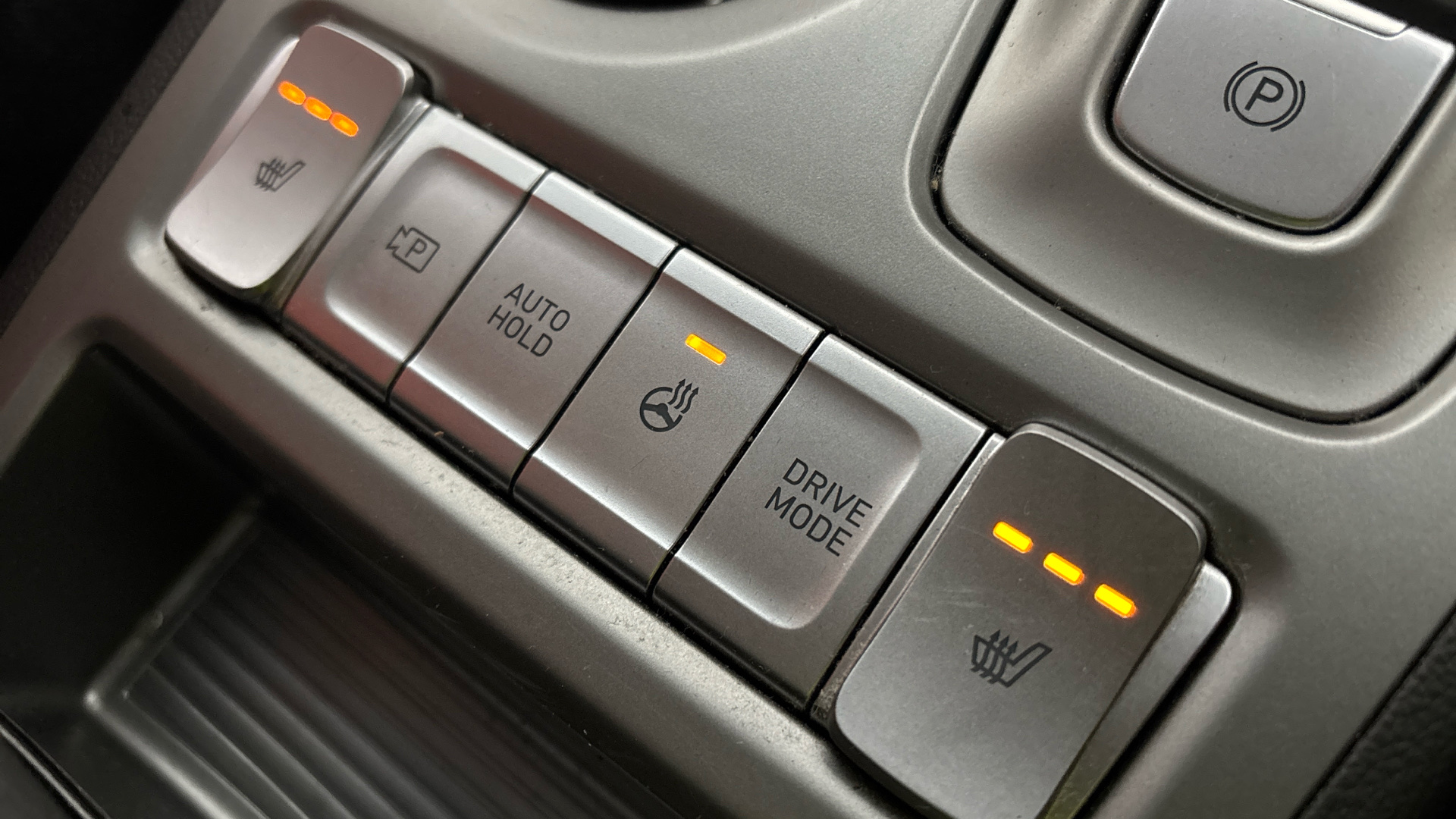 4049071 150kW Premium 64kWh 5dr Auto